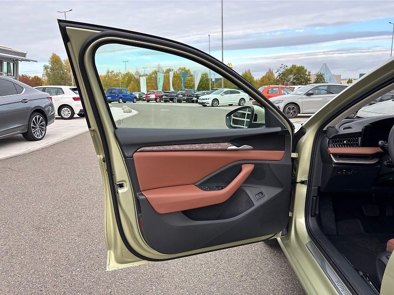 Škoda Superb 2,0 TSI 150 kW L&K DSG - fotka 22 z 30