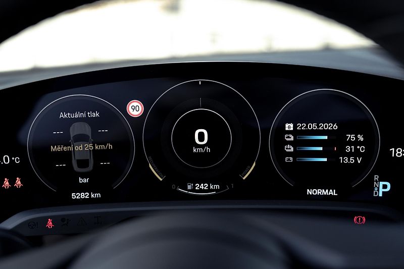 Porsche Taycan (2023) 4S - 7000 KM - VZDUCH, BOSE - fotka 20 z 39