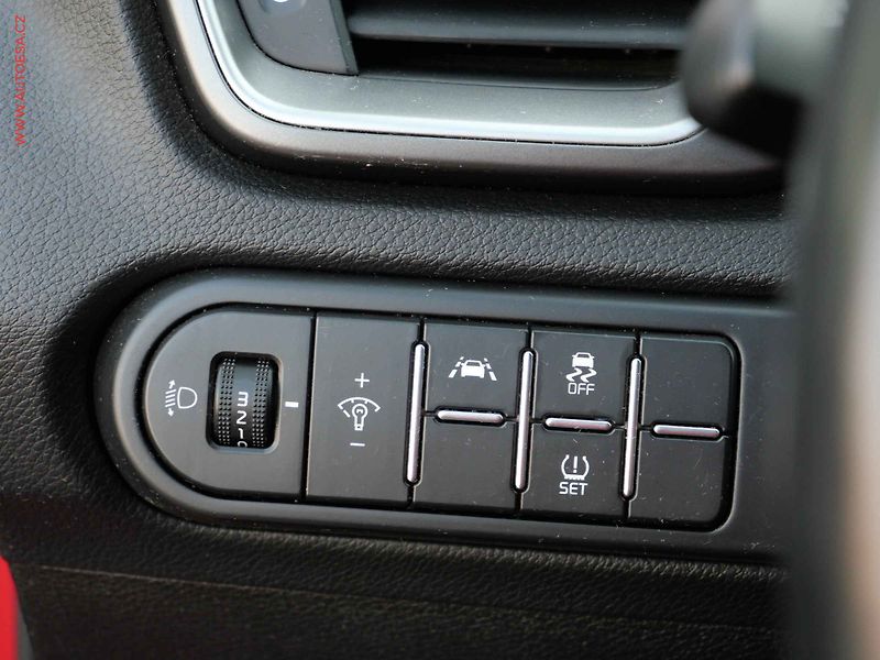 Kia Ceed (2020) 1.4 T-GDi, 2.maj,ČR, LED - fotka 14 z 23
