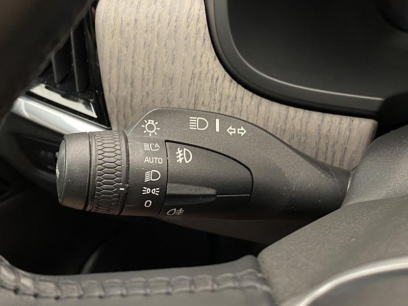 Volvo V90 CC D5 AWD MOMENTUM POLESTAR  - fotka 22 z 46