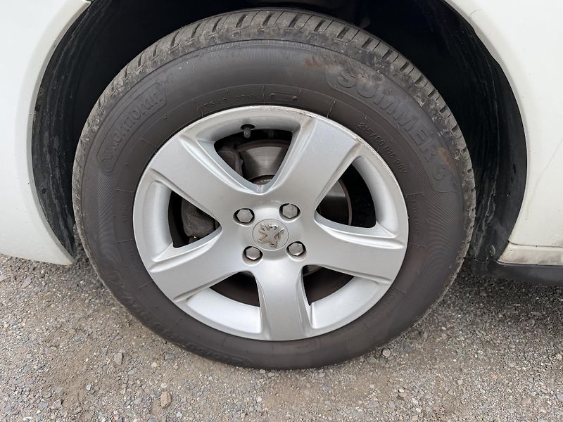 Peugeot 3008 1.6 HDI - fotka 21 z 24