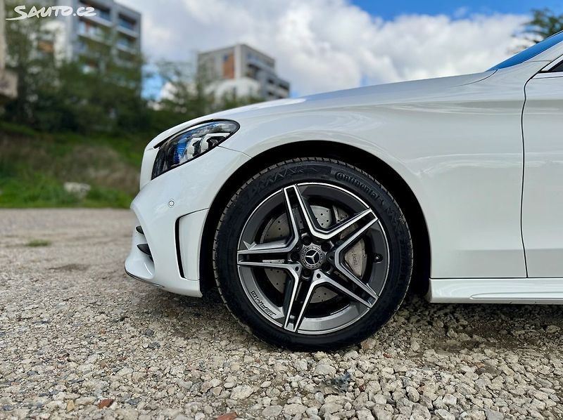 Mercedes-Benz Třídy C CABRIO 300d AMG - fotka 33 z 49