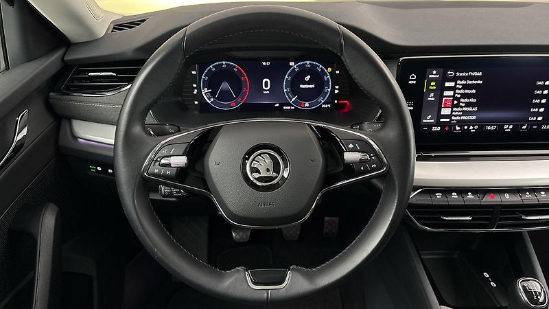Škoda Octavia 2.0 TDI Style - fotka 9 z 25