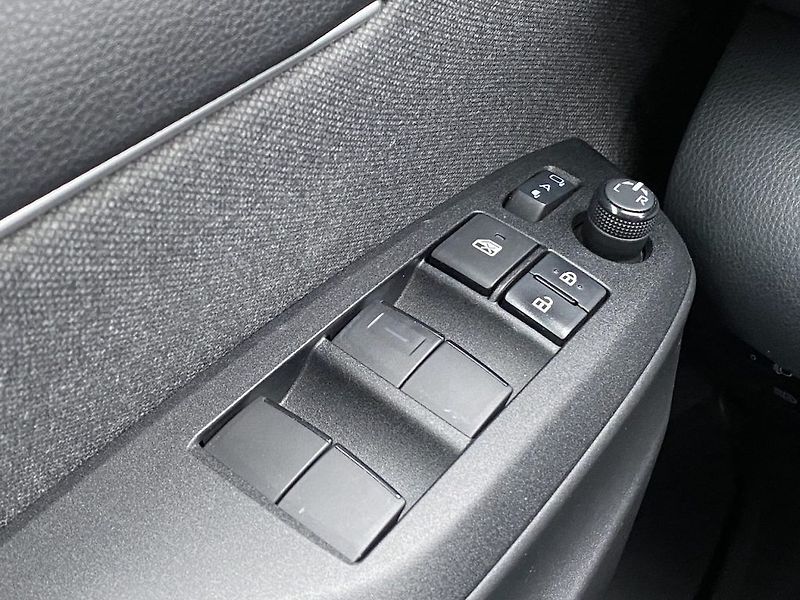 Toyota Yaris 1.5HSD, ČR-1, Selection, +kola - fotka 26 z 31
