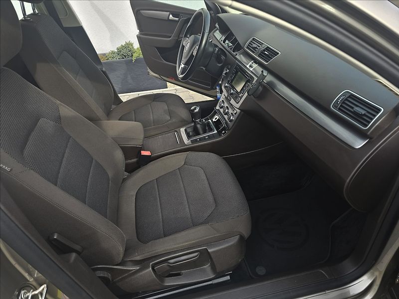Volkswagen Passat B VII 1,4 TSi Comfortline - fotka 32 z 45