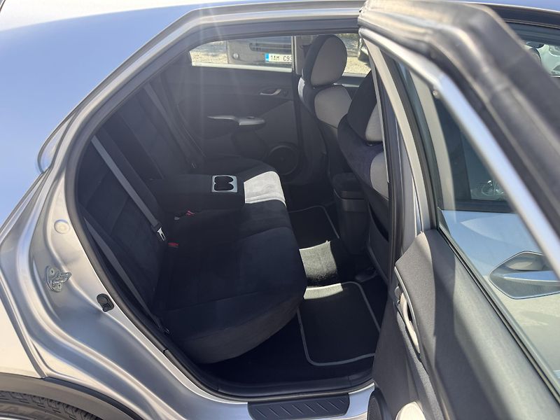 Honda Civic (2006) 1,4i-VTEC,SPORT,rezervace - fotka 21 z 36