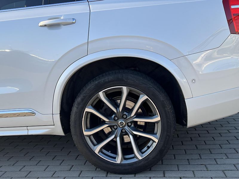 Volvo XC90 (2018) D5 AWD 173kW - fotka 39 z 42