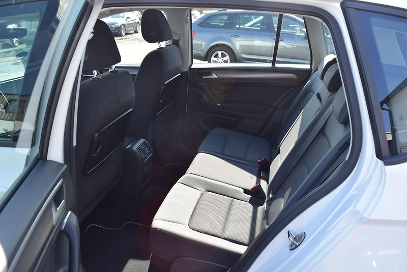 Volkswagen Golf Sportsvan (2020) 1.5TSI EVO 110kw DSG LED TAŽNÉ - fotka 15 z 48