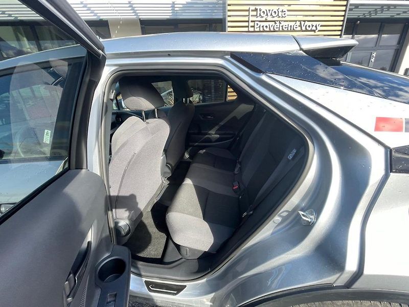 Toyota C-HR 2.0 Plug-In Hybrid Style - fotka 8 z 28