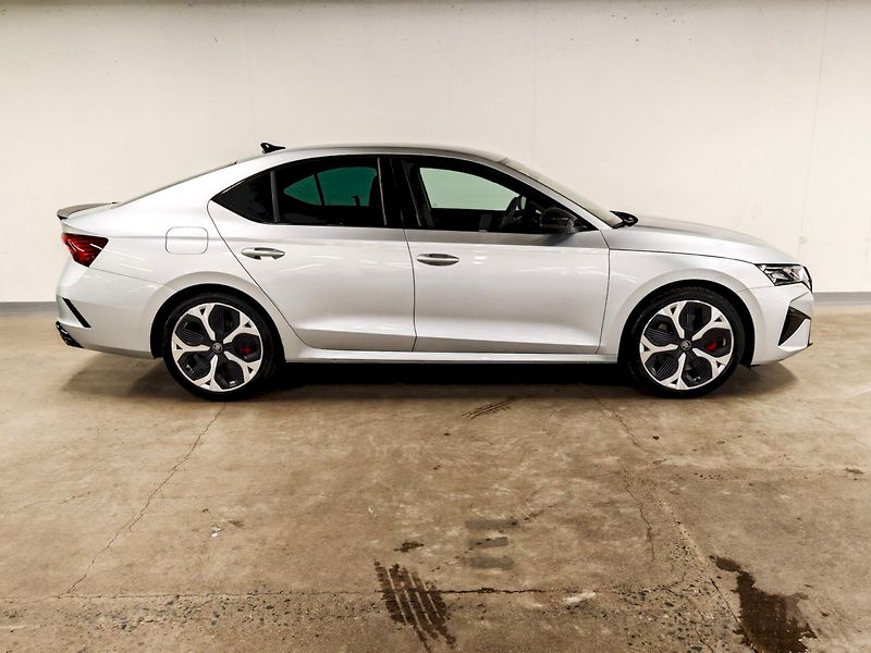 Škoda Octavia (2025) 2.0 TSI 195 kW DSG RS - fotka 27 z 31