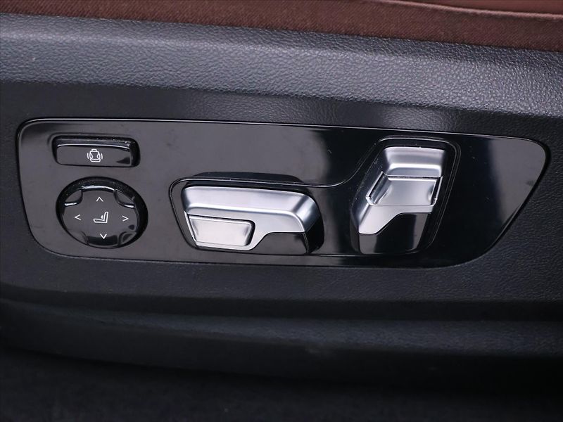 BMW X5 3,0 210kW XDrive30d CZ DPH - fotka 17 z 42