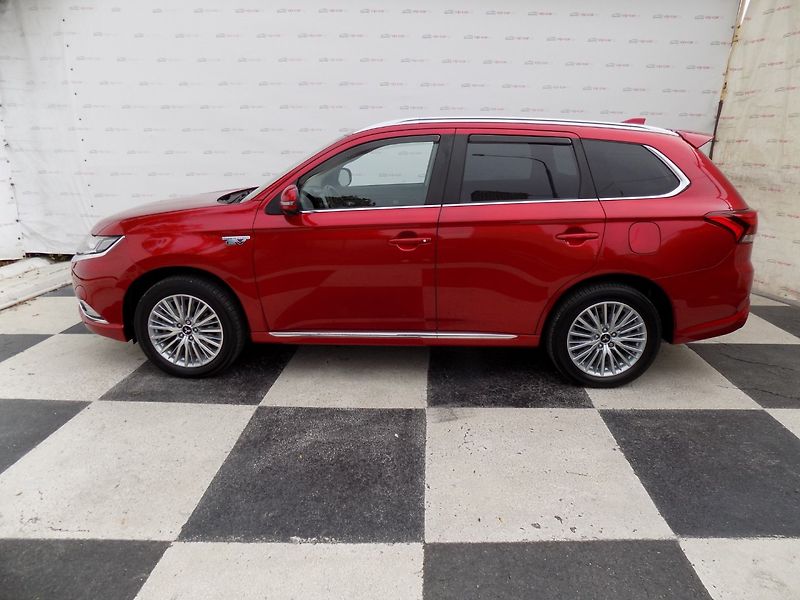 Mitsubishi Outlander (2021) 2.4 PHEV/4WD/1.Maj./LED/ - fotka 2 z 42