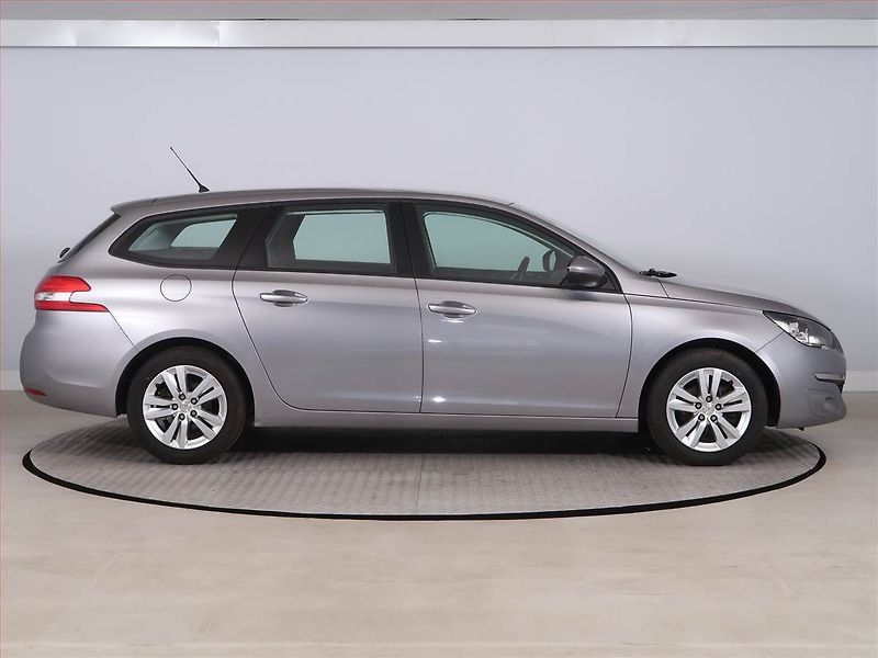 Peugeot 308 (2017) 1.2 PureTech, ČR,1.maj - fotka 6 z 17