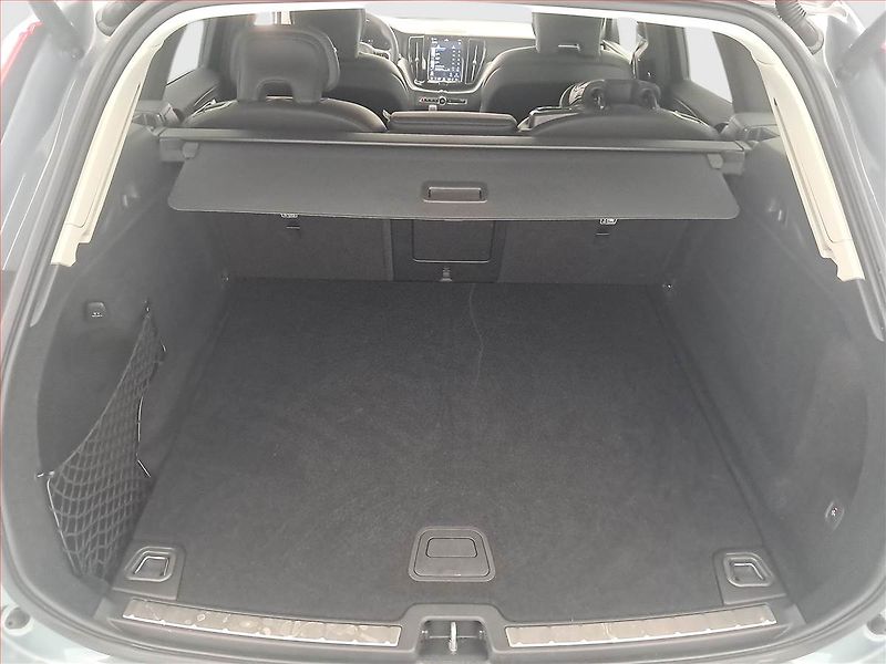 Volvo XC60 (2023) B4 AWD - fotka 14 z 18
