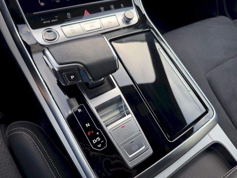 Audi Q8 (2023) 50 TDI 210kW Quattro S-LINE - fotka 28 z 35