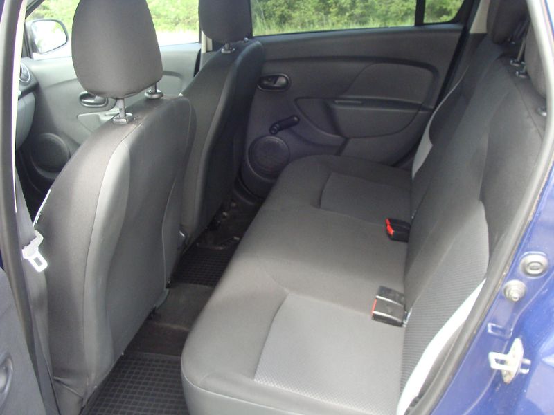 Dacia Logan 1.2i, klima - fotka 15 z 22