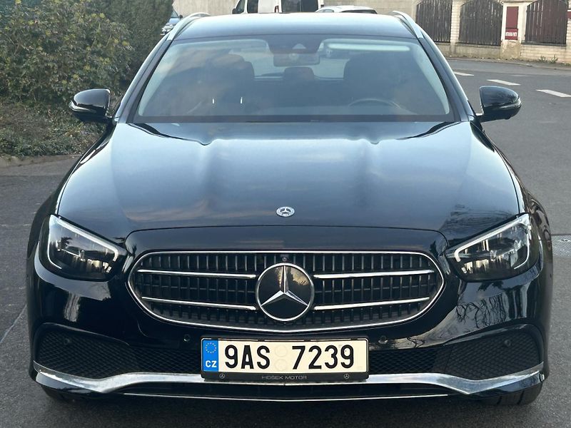 Mercedes-Benz Třídy E (2023) 200d AVANTGARDE ČR 1.maj TAŽNÉ - fotka 4 z 42