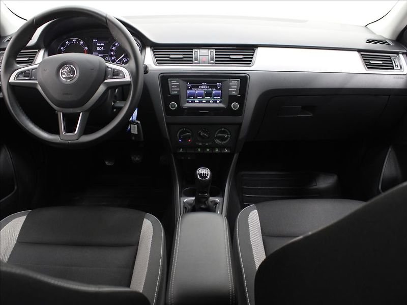 Škoda Rapid 1,2 TSI 81kW 1.maj.ČR 47tkm! - fotka 8 z 23
