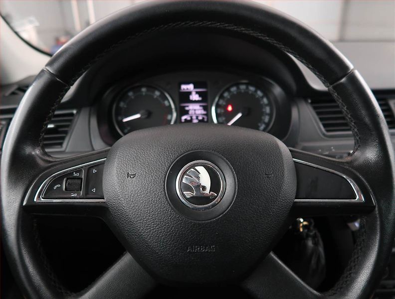 Škoda Rapid (2013) 1.2 TSI, Vyhř. sedaček - fotka 15 z 18