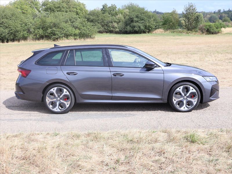 Škoda Octavia 2,0 TSI DSG RS DPH 1.maj CZ - fotka 8 z 31