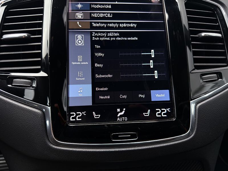 Volvo XC90 D5 AWD R-DESIGN PRO // VZDUCH  - fotka 52 z 60