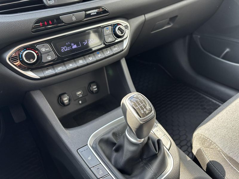 Hyundai i30 (2023)  Kombi Smart 1.0 T-GDI - fotka 9 z 15