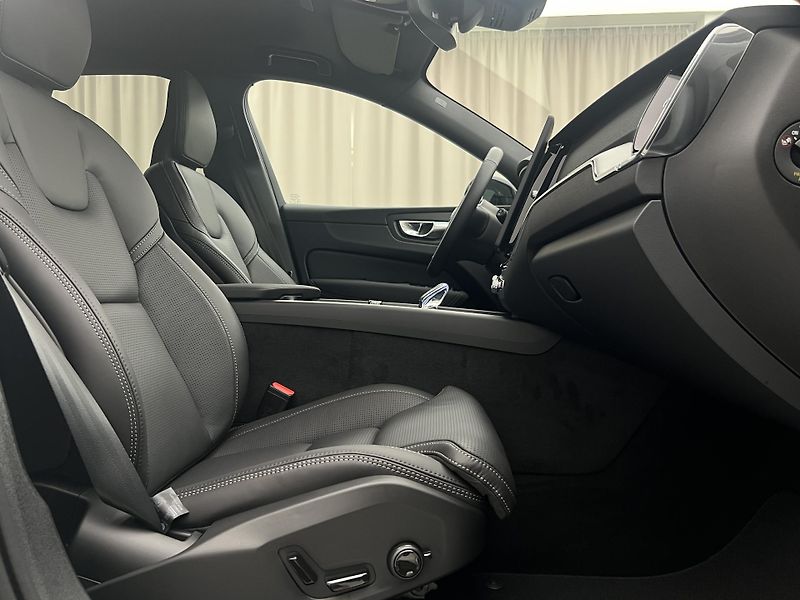 Volvo XC60 (2026) B5 AWD BLACK EDITION PLUS AUT - fotka 26 z 47