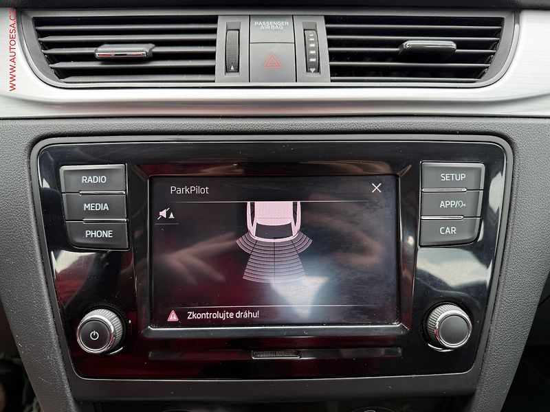 Škoda Rapid (2017) 1.0TSi, ČR, AC, výhřev sed - fotka 15 z 17