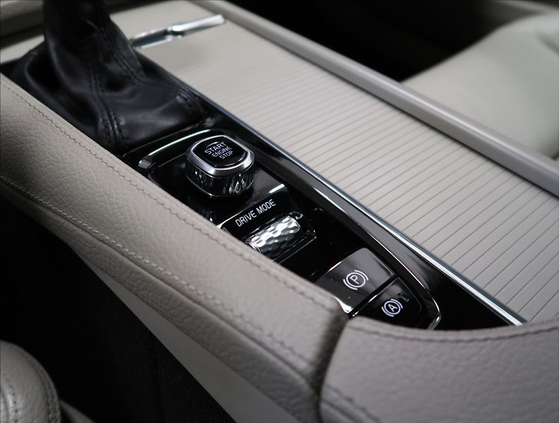 Volvo S90 2,0 D5 AWD INSCRIPTION - fotka 36 z 54