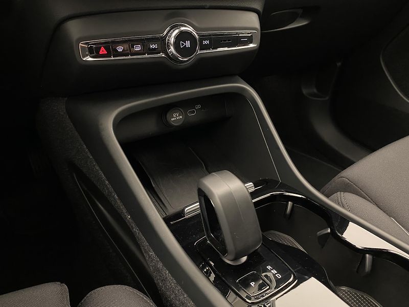 Volvo XC40 PURE ELECTRIC RECHARGE TWIN - fotka 27 z 58