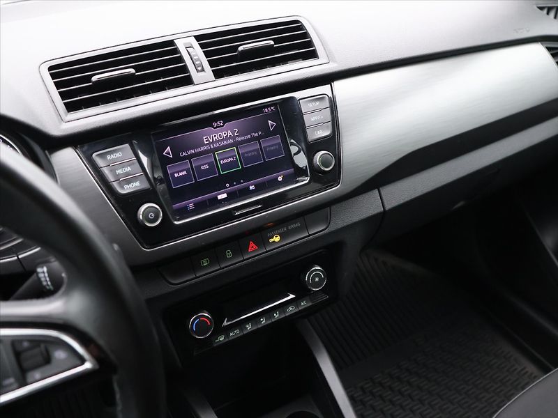 Škoda Fabia 1,0 TSI 81kW Style LED CZ DPH - fotka 16 z 28
