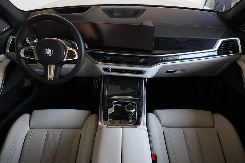 BMW X7 xDrive40d - fotka 5 z 21