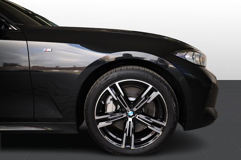 BMW Řada 3 330i xDrive Touring - fotka 7 z 21