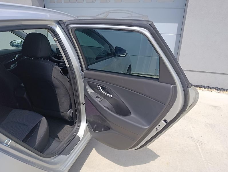 Hyundai i30 1.6CRDI 81kW ČR 1.MAJ DPH - fotka 29 z 32