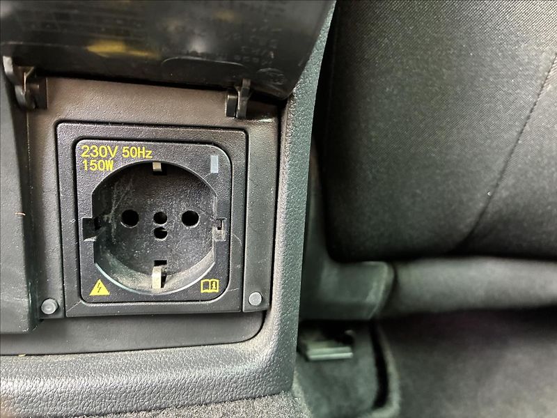 Škoda Octavia 2,0 TAŽNÉ,EL.KUFR,HEAD-UP - fotka 16 z 32