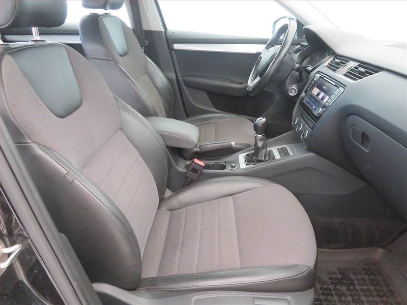 Škoda Octavia (2016) 1.6 TDI, Serv.kniha, Kůže - fotka 9 z 17
