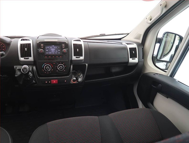 Citroën Jumper (2019) 2.2 BlueHDi, Bus, 9Míst, DPH - fotka 8 z 19
