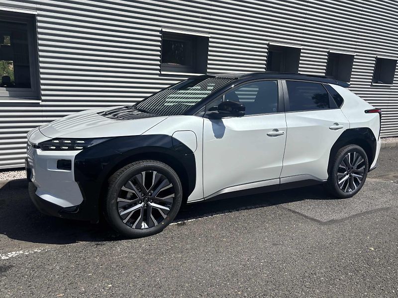 Subaru Solterra (2026) Touring 73 kWh AWD 252 kW - fotka 7 z 74