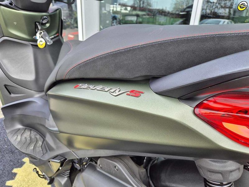 Piaggio Beverly 300 S (2024) VÝPRODEJ EURO5 - fotka 14 z 24