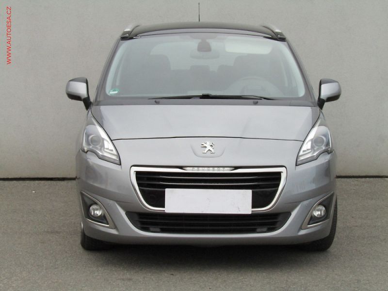 Peugeot 5008 (2015) 1.6 HDi, ČR, navi, autoAC - fotka 2 z 3