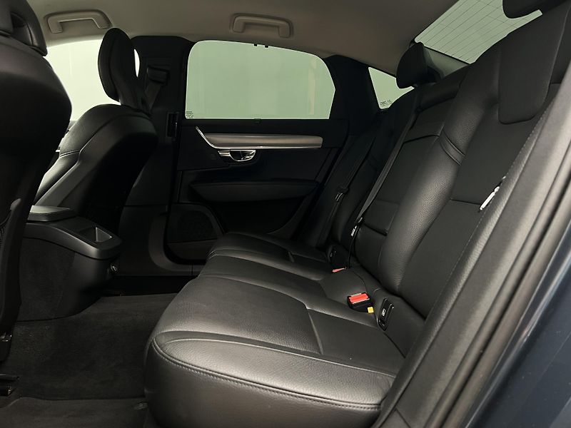 Volvo S90 D4 MOMENTUM 1. maj. - fotka 5 z 43