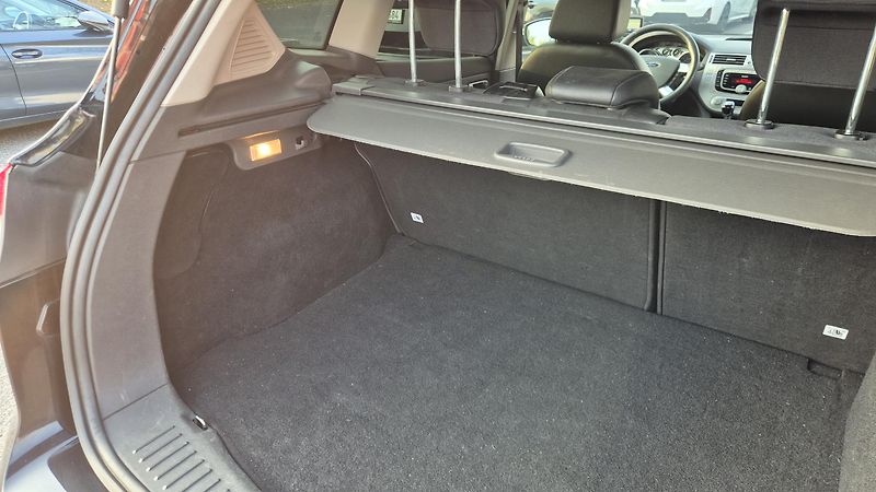 Ford Kuga (2011) 2.0 TDCi 4x4 Titanium, ČR - fotka 30 z 52