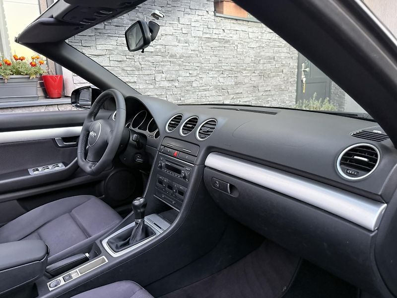 Audi A4 (2002) 2.4i 125kW  MANUÁL!! - fotka 11 z 17