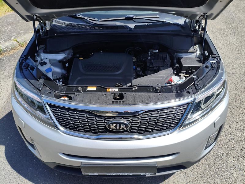 Kia Sorento (2015) 2,0 CRDI Sport 4x4 Záruka - fotka 31 z 35