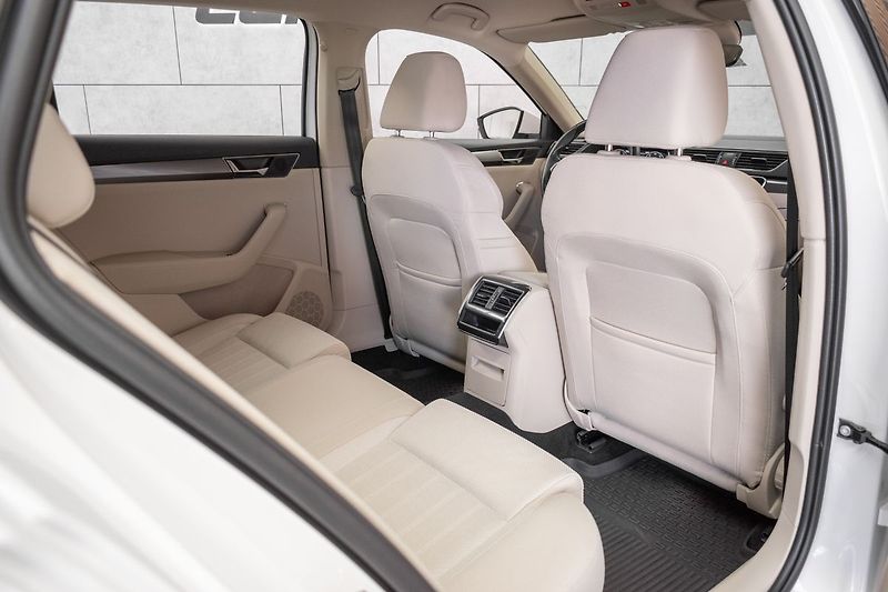 Škoda Superb TDI 147kW 4x4*STYLE*DPH*ČR 1.M - fotka 13 z 40