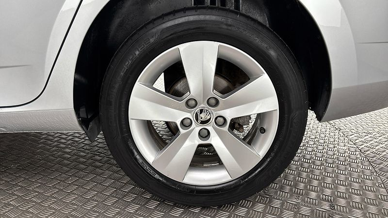 Škoda Fabia 1.0 TSI Ambition Combi - fotka 19 z 24