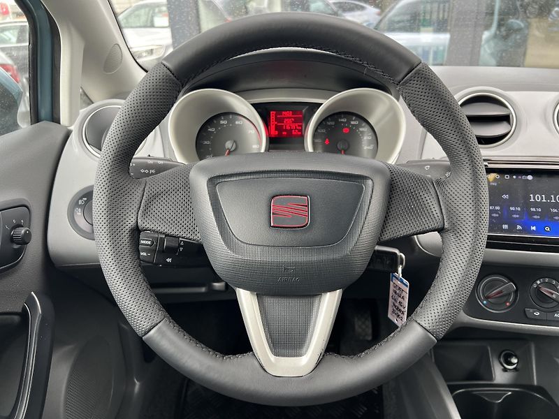 Seat Ibiza 1.4i 16v 63kw KLIMA PŮVOD ČR - fotka 15 z 37