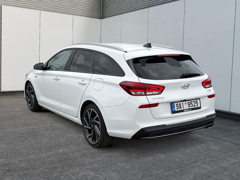 Hyundai i30 (2022) N LINE 1.5T-GDI 118kW CZ DPH - fotka 4 z 11