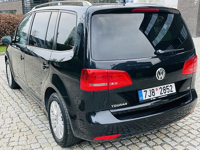 Volkswagen Touran 1.4TSI VÝHŘEV SERVISKA TAŽNÉ - fotka 17 z 43