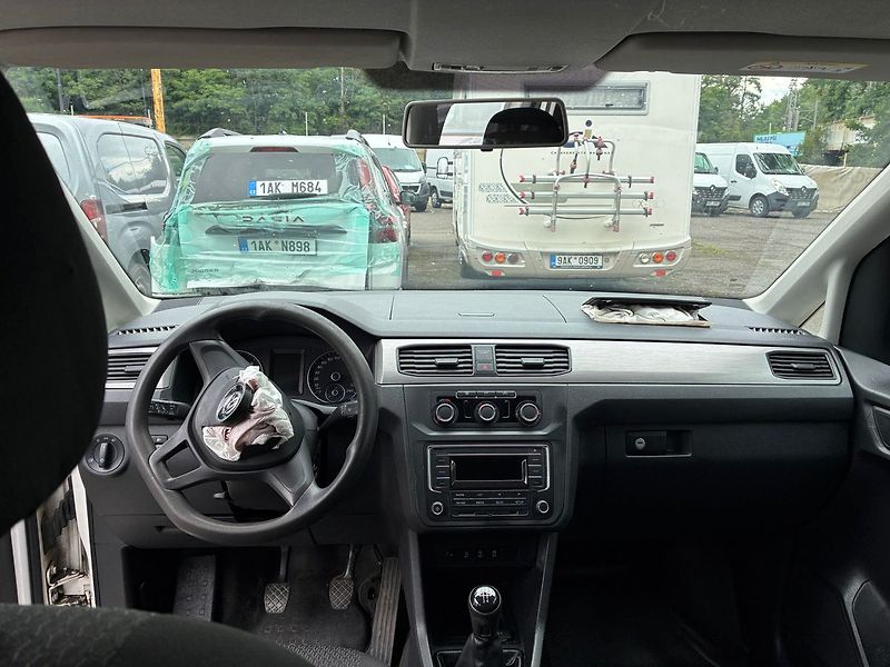 Volkswagen Caddy 2.0 TDi LONG 5 míst ČR DPH - fotka 9 z 18